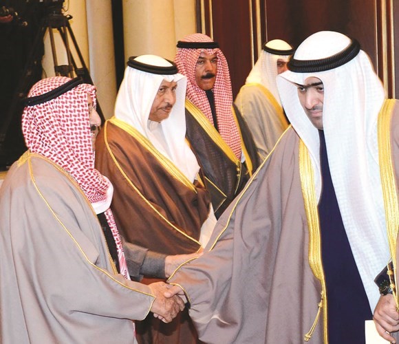 صاحب السمو مصافحا خالد الروضان ﻿