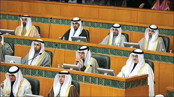 عمر الطبطبائي وعبدالوهاب البابطين ويوسف الفضالة ود.حمود الخضير وخليل الصالح ومبارك الحريص ومحمد الدلال وفيصل الكندري وعسكر العنزي