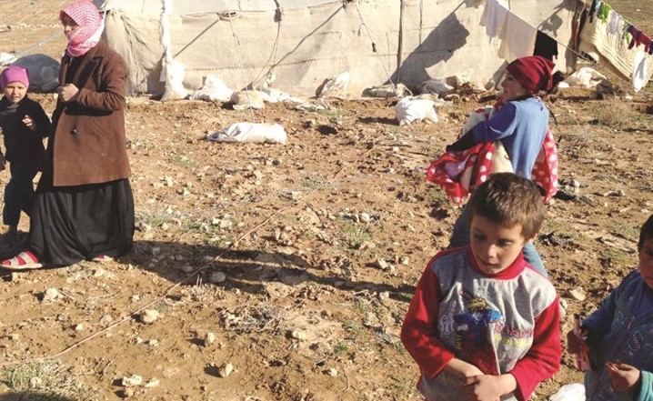 مرارة اليتم وغربة الوطن وفقد الأحبة هذه حياة اللاجئين والمهجرين﻿