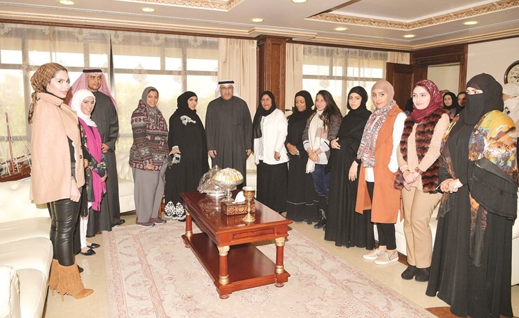 الوزير د.محمد الفارس يتلقى تهاني عدد من موظفي وزارة التربية	(قاسم باشا)﻿