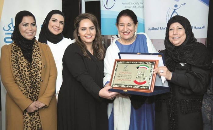 الشيخة شيخة العبدالله تكرم البنك الأهلي الكويتي لرعايته أنشطة الجمعية ﻿