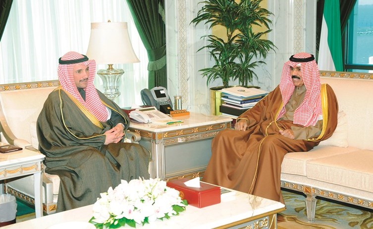 سمو ولي العهد الشيخ نواف الأحمد مستقبلا رئيس مجلس الأمة مرزوق الغانم ﻿