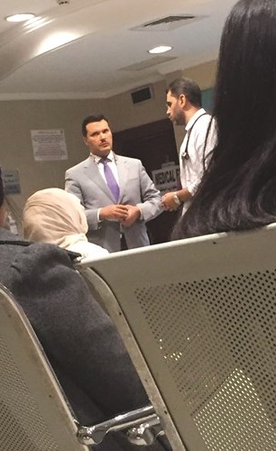 د.جمال الحربي خلال جولته في مستشفى الأميري﻿