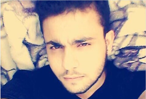 بالصور..هذا هو اللاجئ السوري الذي "قبّل" بابا الفاتيكان قدمه!