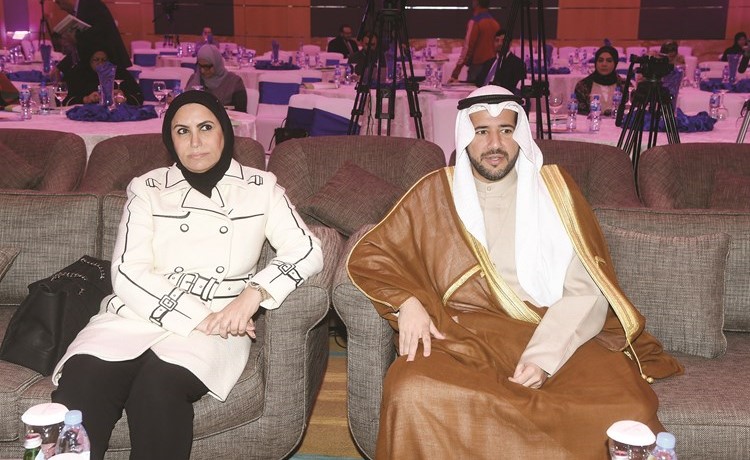 الشيخ عبدالله الأحمد وم.عواطف الغنيم	(محمد هاشم)﻿