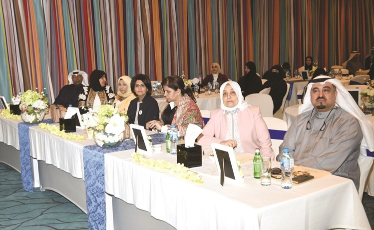هند الصبيح وماجد الصالح وعدد من الحضور﻿