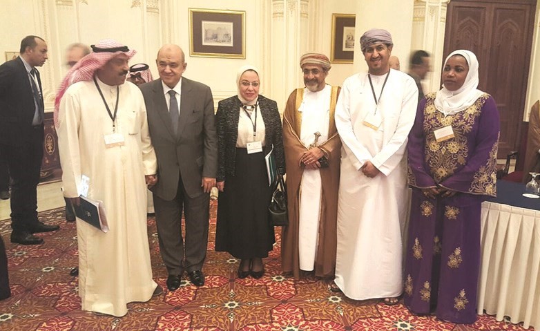لقطة جماعية للمشاركين في الاجتماع ويبدو الزميل جاسم التنيب﻿