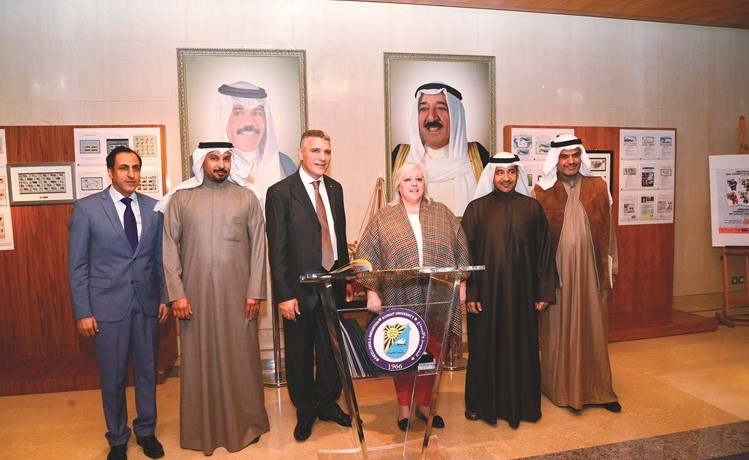 المستشارة تامي ايمز وجوسيف لويس والسفير اللبناني ماهر الخير ود. فواز العنزي وجمال بو عركي 	(شانافاس قاسم)﻿