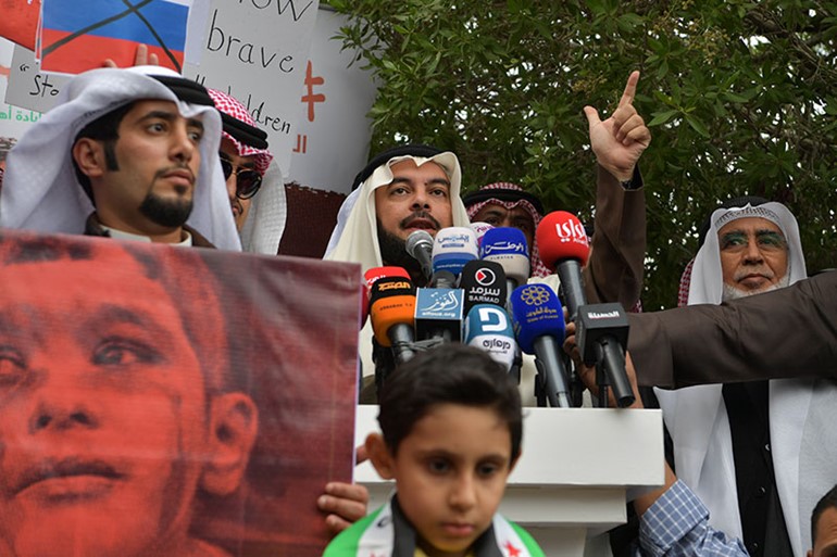 د. جمعان الحربش متحدثا خلال الاعتصام﻿