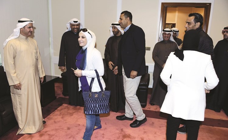  الزميلة دارين العلي مهنئة الوزير المرزوق ﻿