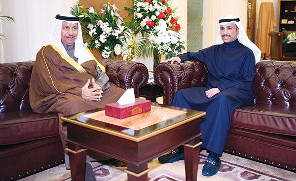 مرزوق الغانم وسمو الشيخ جابر المبارك لدى اجتماعهما في المجلس أمس حيث شددا على ضرورة التعاون بين السلطتين 