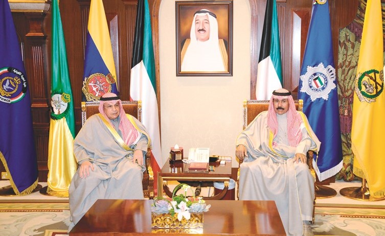 سمو ولي العهد الشيخ نواف الأحمد مستقبلا الشيخ خالد الجراح﻿