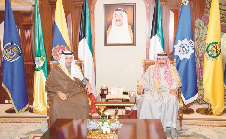 سمو ولي العهد الشيخ نواف الأحمد مستقبلا سمو رئيس الوزراء الشيخ جابر المبارك﻿