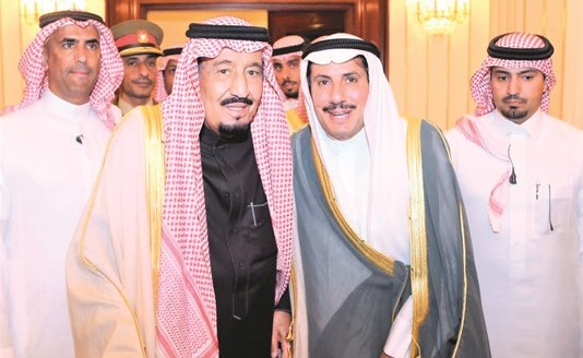 السفير عزام الصباح مع خادم الحرمين الشريفين الملك سلمان بن عبدالعزيز﻿