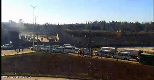 عودة قافلة حافلات الجرحى بعد لحظات من انطلاقها من الأحياء المحاصرة في حلب