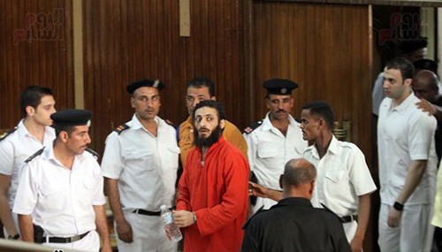 بالفيديو والصور .. التفاصيل الكاملة لإعدام  المتشدد عادل حبارة.. و"داعش" يتوعد