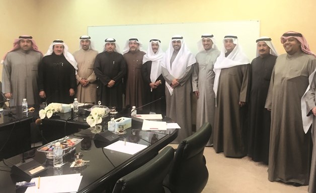 وزير الأوقاف ووزير الدولة لشؤون البلدية محمد الجبري مع رئيس وأعضاء المجلس البلدي﻿