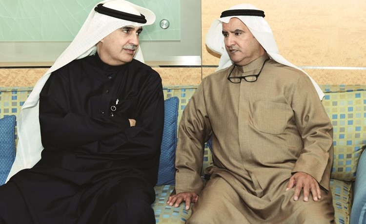 عصام المرزوق ونزار العدساني خلال حفل استقبال المهنئين﻿