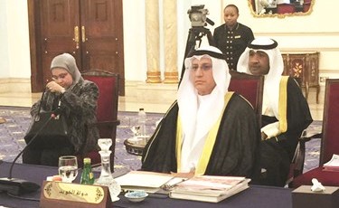 جاسم الحبيب مترئسا وفد الكويت في الاجتماع﻿