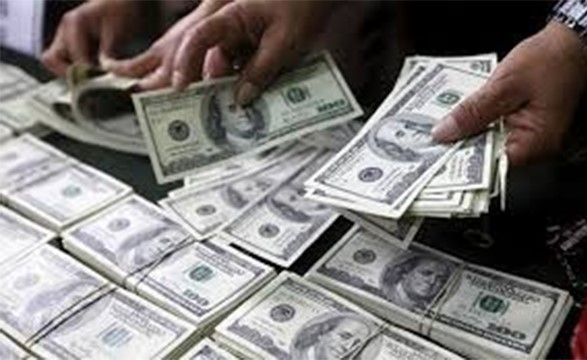 الدولار يقترب من 19 جنيهاً والـ 1000 جنيه بـ 16.600 ديناراً