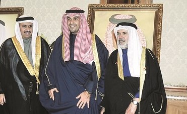 أنس الصالح مباركا للسفير البحريني﻿