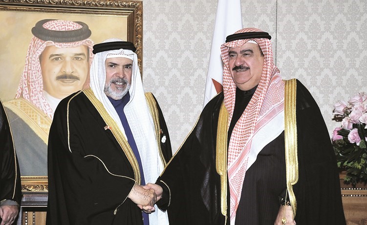 الفريق م.ثابت المهنا مباركا للسفير البحريني﻿