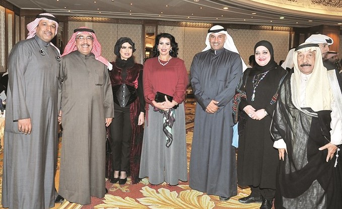د.حسين المكيمي والزميل عدنان الراشد ومنتهى العجيل وفاطمة العازمي وعادل البريكي ود.هند الشومر ﻿