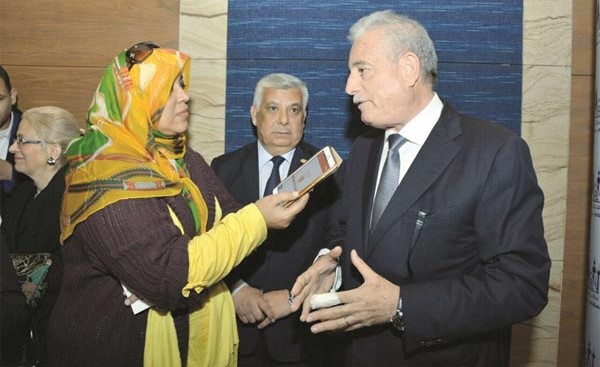 السفير محمد الذويخ وم. أبرار المسعود واللواء خالد فودة وعمرو العزبي مع عدد من الحضور ﻿