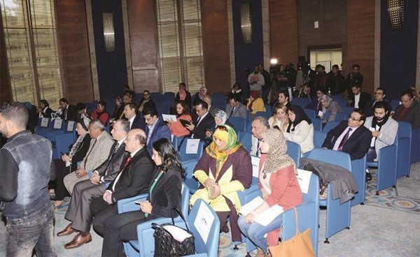 محافظ جنوب سيناء اللواء خالد فودة متحدثا إلى الزميلة هناء السيد ﻿