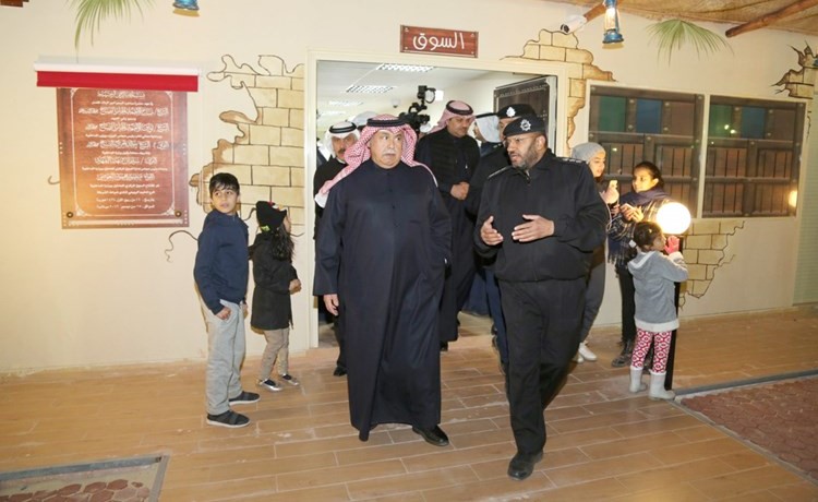 الفريق الفهد يتفقد مرافق المخيم ﻿