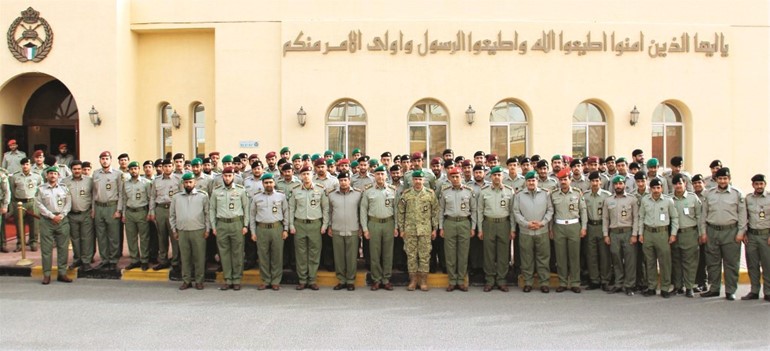 اللواء الركن فالح شجاع مع خريجي الدورات الأمنية﻿