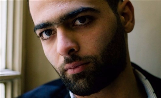 شاهد هذا الشاب هو مشعل الثورة السورية