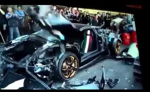 بالفيديو.. لماذا حطمت السلطات التايوانية هذه السيارة الفارهة؟