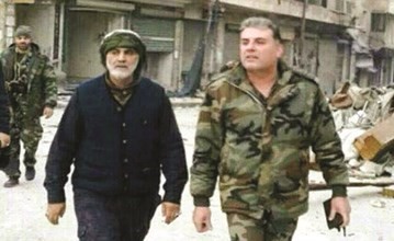 الصورة التي تداولتها مواقع الانترنت للجنرال قاسم سليماني خلال تجواله في حلب