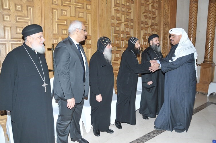 الفنان داود حسين يقدم التعازي للقمص بيجول والأب أبادير وأركان الكنيسة﻿