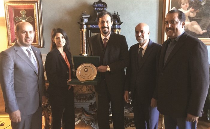 السفير الشيخ علي الخالد يتلقى درعا تكريمية من عمدة روما﻿