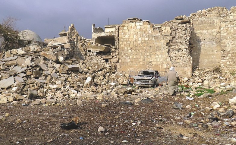 جانب من الدمار الذي لحق بجدران السوق القديم الذي استعاده النظام في حلب أخيرا	(ا.ف.پ) ﻿