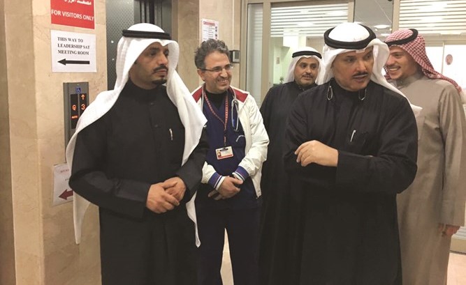 وزير الصحة يتابع سير العمل في المستشفى﻿