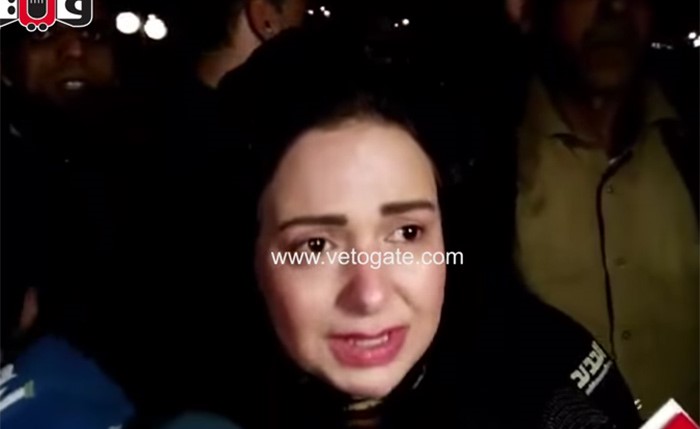 بالفيديو.. صابرين تنهار من البكاء في عزاء احمد راتب