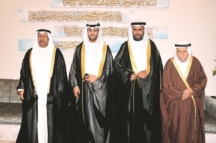 جد المعرس أحمد الجارالله ووالده صلاح الجارالله والمعرس ووالد العروس عبداللطيف المجحم﻿