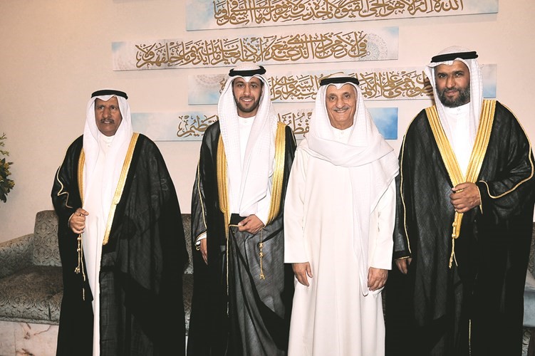 حمد البحر مهنئا﻿