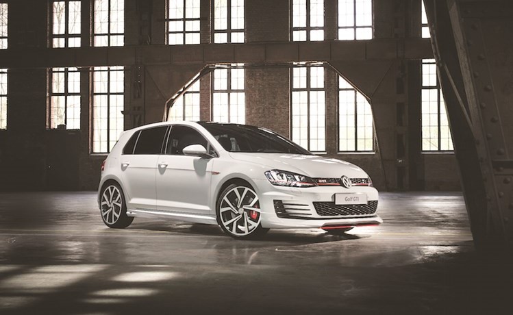 فولكس واجن غولف GTI مظهر باهرمع باقات «أوتينجر»
