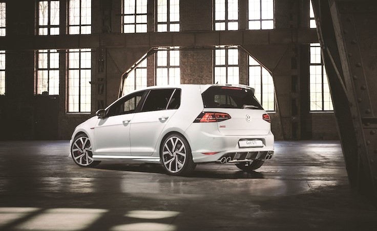 فولكس واجن غولف GTI مظهر باهرمع باقات «أوتينجر»