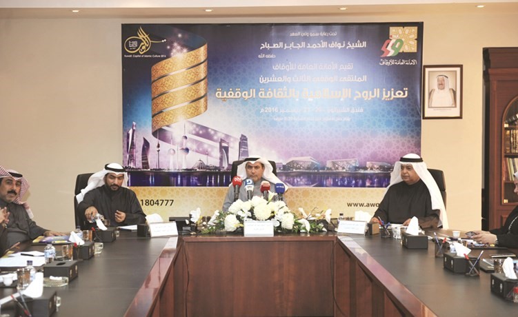 محمد الجلاهمة وصقر السجاري وحمد المير خلال المؤتمر الصحافي 	(عادل سلامة)﻿