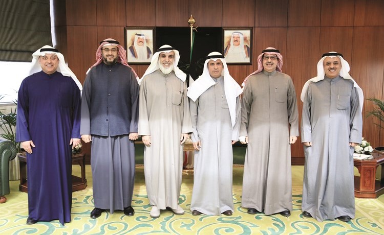 الوزير د.فالح العزب مستقبلا أعضاء هيئة مكافحة الفساد﻿
