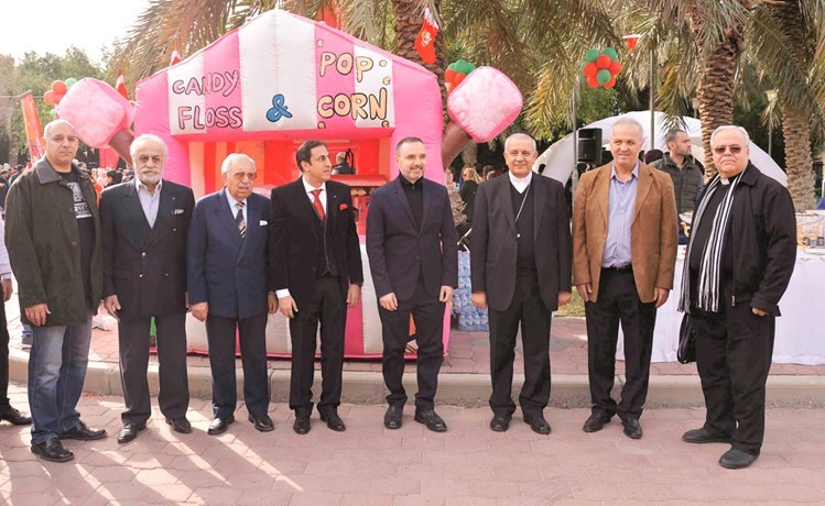 السفير الفرنسي كريستيان نخلة وماهر خير والحاج حسان حوحو خلال الاحتفال﻿