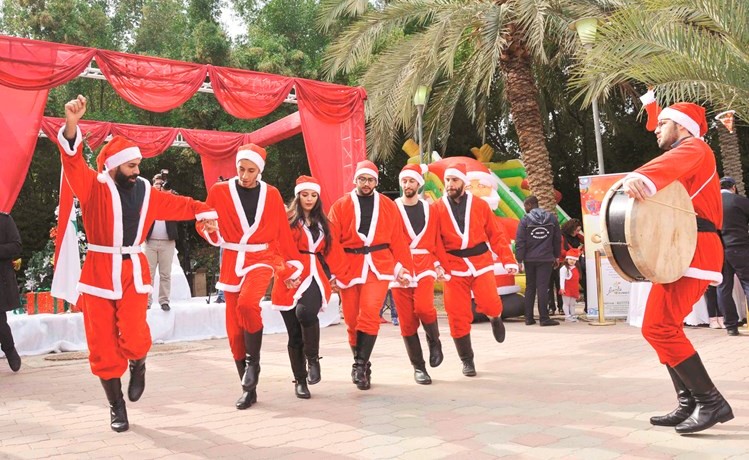 إيد بإيد عالدبكة اللبنانية﻿