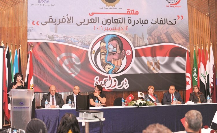 د.هدى يسي متحدثة خلال الملتقى﻿