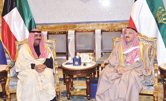 صاحب السمو الأمير الشيخ صباح الأحمد مستقبلا الشيخ مشعل الاحمد﻿
