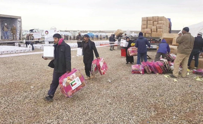 جانب من توزيع 6000 بطانية على النازحين العراقيين من الموصل﻿